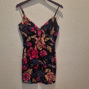 Womens Floral Dress With Scallop Design Around Bra